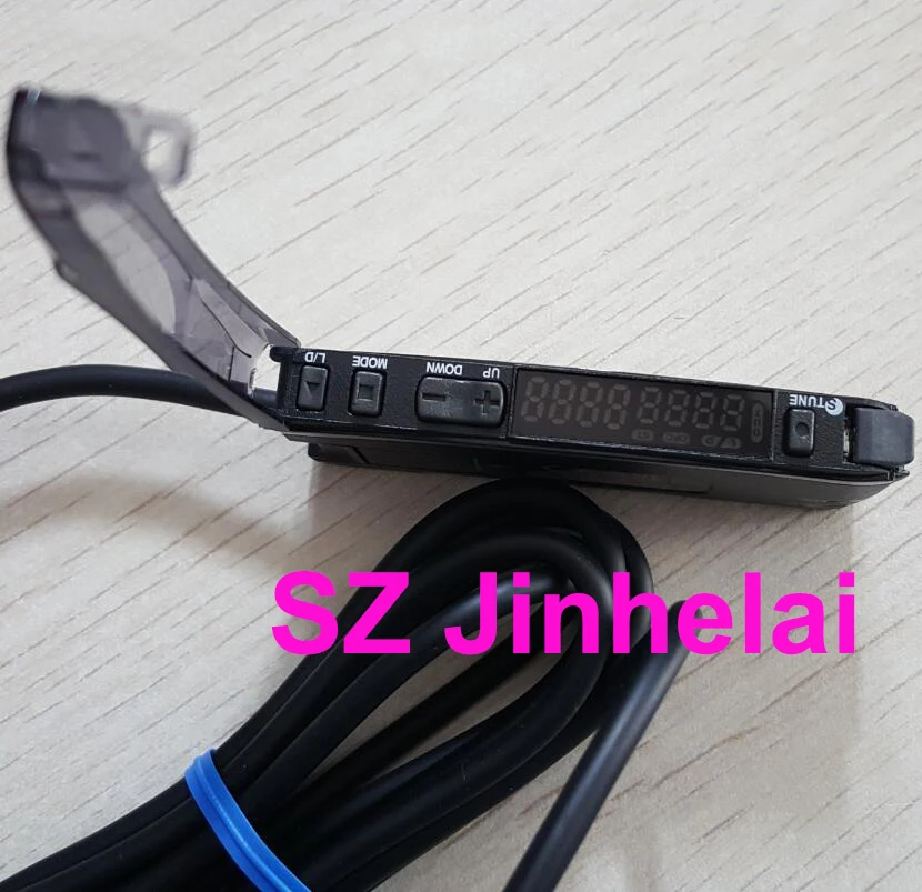 Оригинальный фотоэлектрический Переключатель OMRON E3X-HD41 12-24 В постоянного тока 2 м |