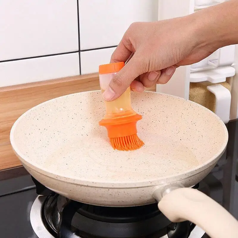 

1 Pcs Portable Silicone Oil Bottle with Brush Grill Liquid Oil Brushes Pastry Tools Tool Kitchen Kitchen Baking BBQ Oil For L0W0