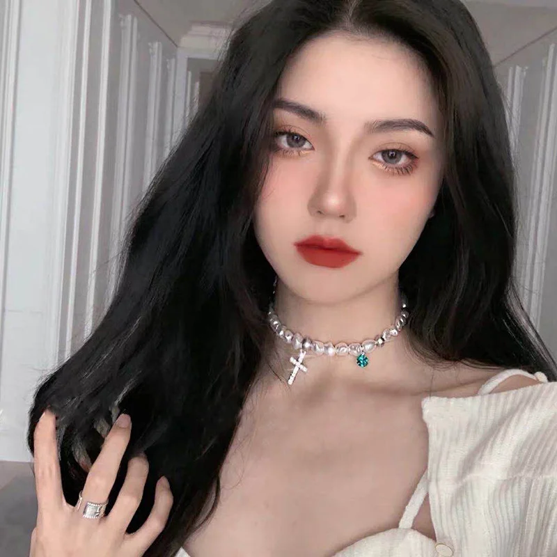 

Shiny Crystals Cross Pendant Necklace Baroque Irregular Imitation Pearls Beaded Chokers Necklace Charm Jewelry Gift for Women