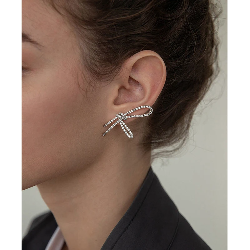 GHIDBK полые в форме бабочки проводной асимметричные серьги гвоздики ручной работы