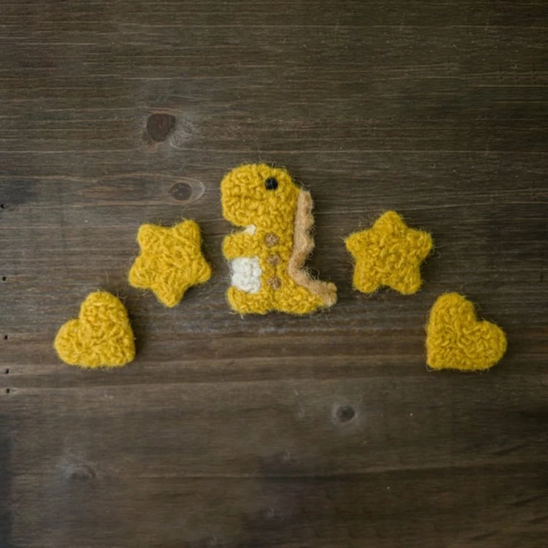 

2021 New 5Pcs/Set DIY Handmade Baby Wool Felt Dinosaur Stars Love Heart Home Party Decor
