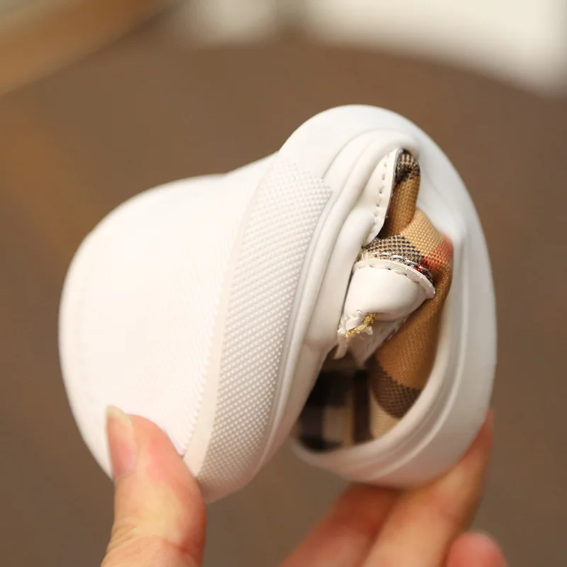 

Children's Shoes Primary School Students' Sports Shoes Spring And Autumn Non Slip Board Shoes Velcro Children's Casual Cloth Sho