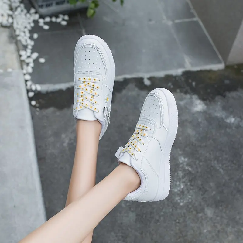 2020 Spring/Autumn Fashion The New Casual Little White Shoes Daisy Flower Mixed Colors Lace-Up Round Toe Women Shoes Breathable