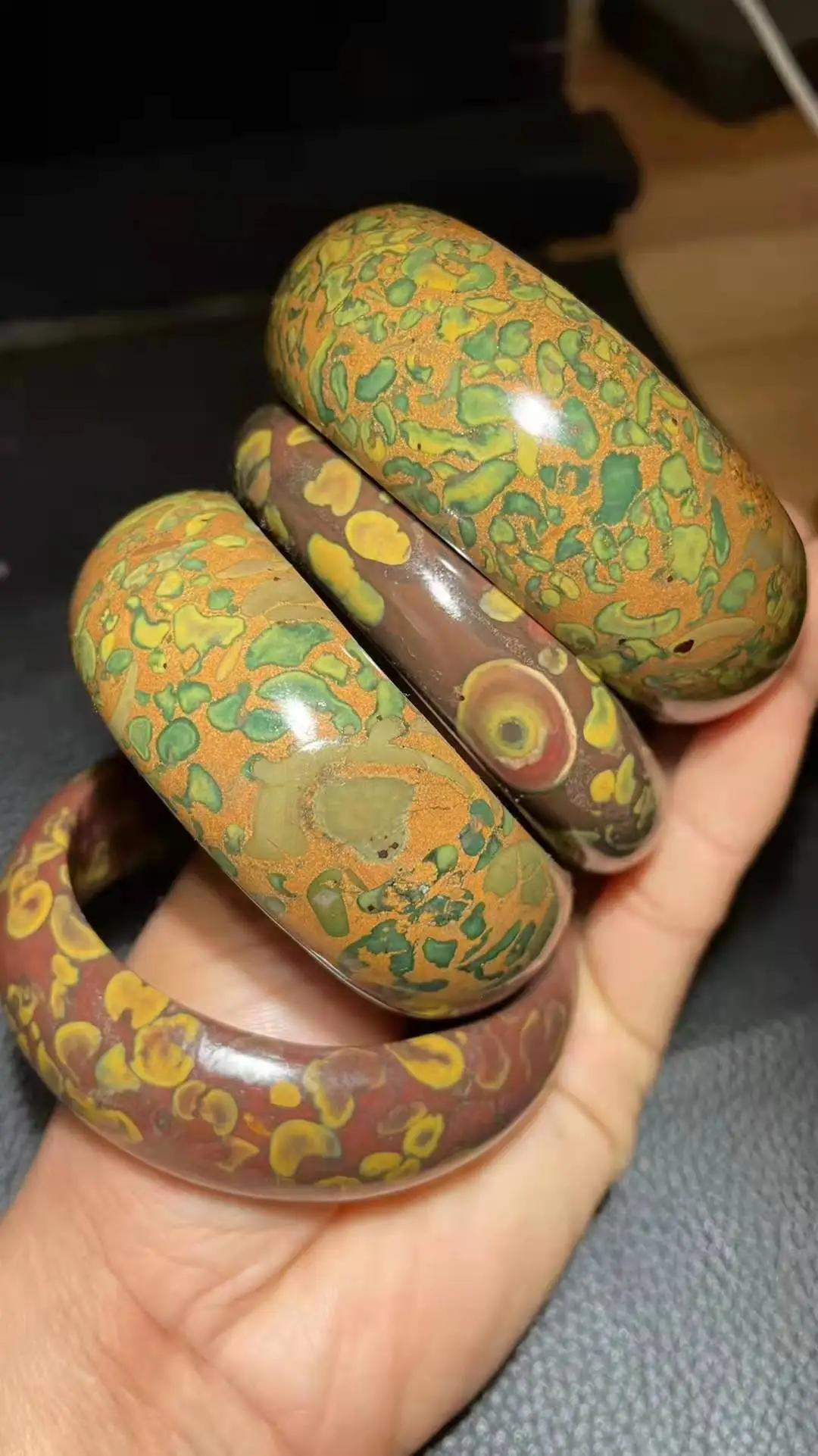 安い 自然スパイラル石ブレスレットオリジナル石化石pulseiras Femininaブレスレットオム男性女性特別なチベットジュエリーユニークな