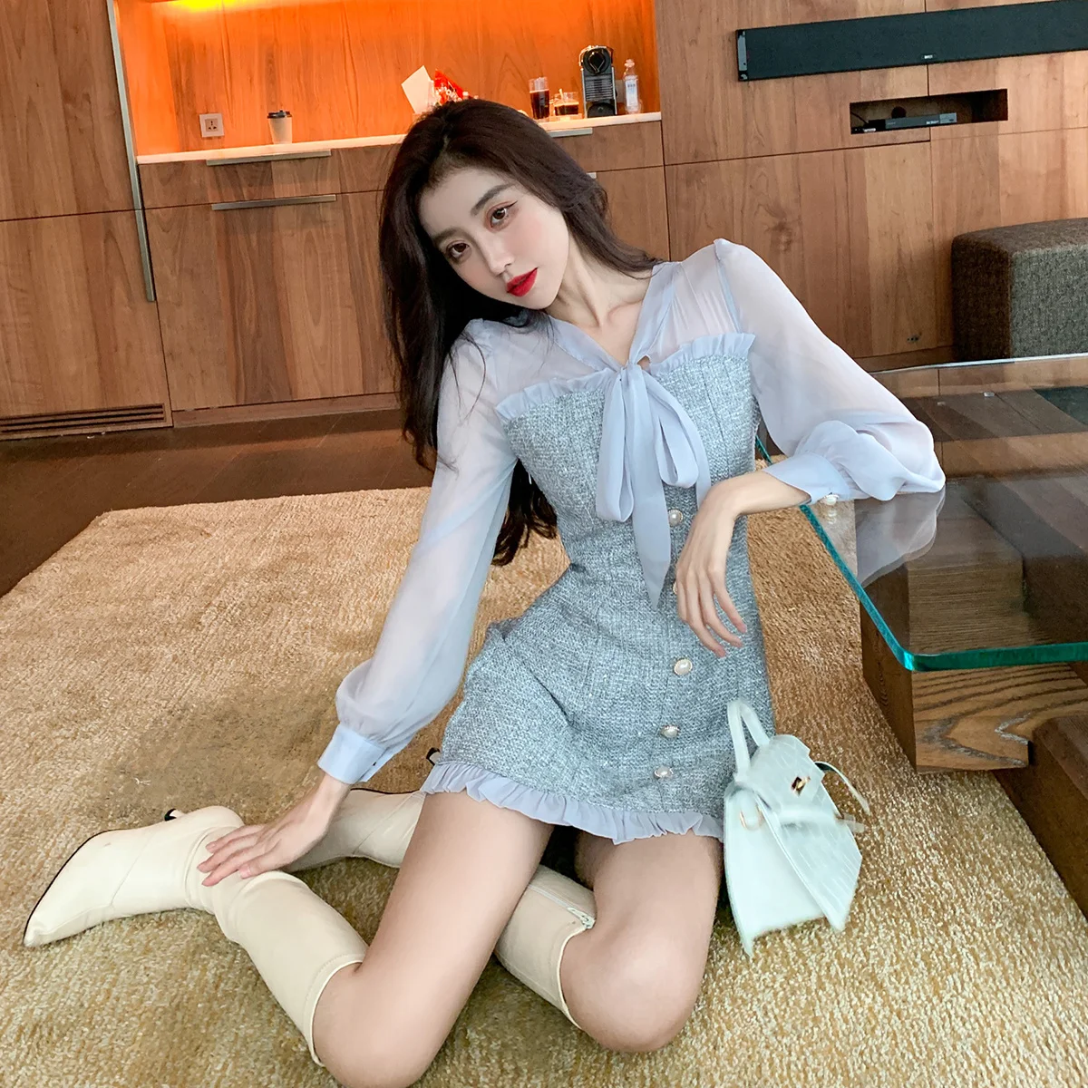 

French Style 2021 Autumn New Tight Waist Slimming V-neckline Long Sleeve Short Design Sense Crew Neck A- Line Dress