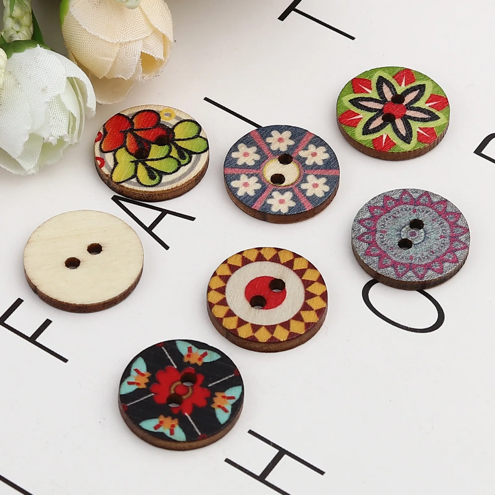 

100pcs Retro Multi Pattern Wooden Buttons Round Buttons Aperture 2 Holes Sewing DIY Handcraf Clothing Button Supplies Card Decor