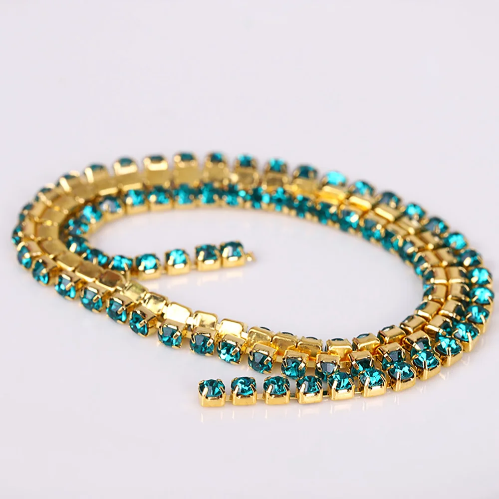 Цепочка Стразы ss6- ss12 Блестящие кристаллы с золотым основанием клей на цепочке