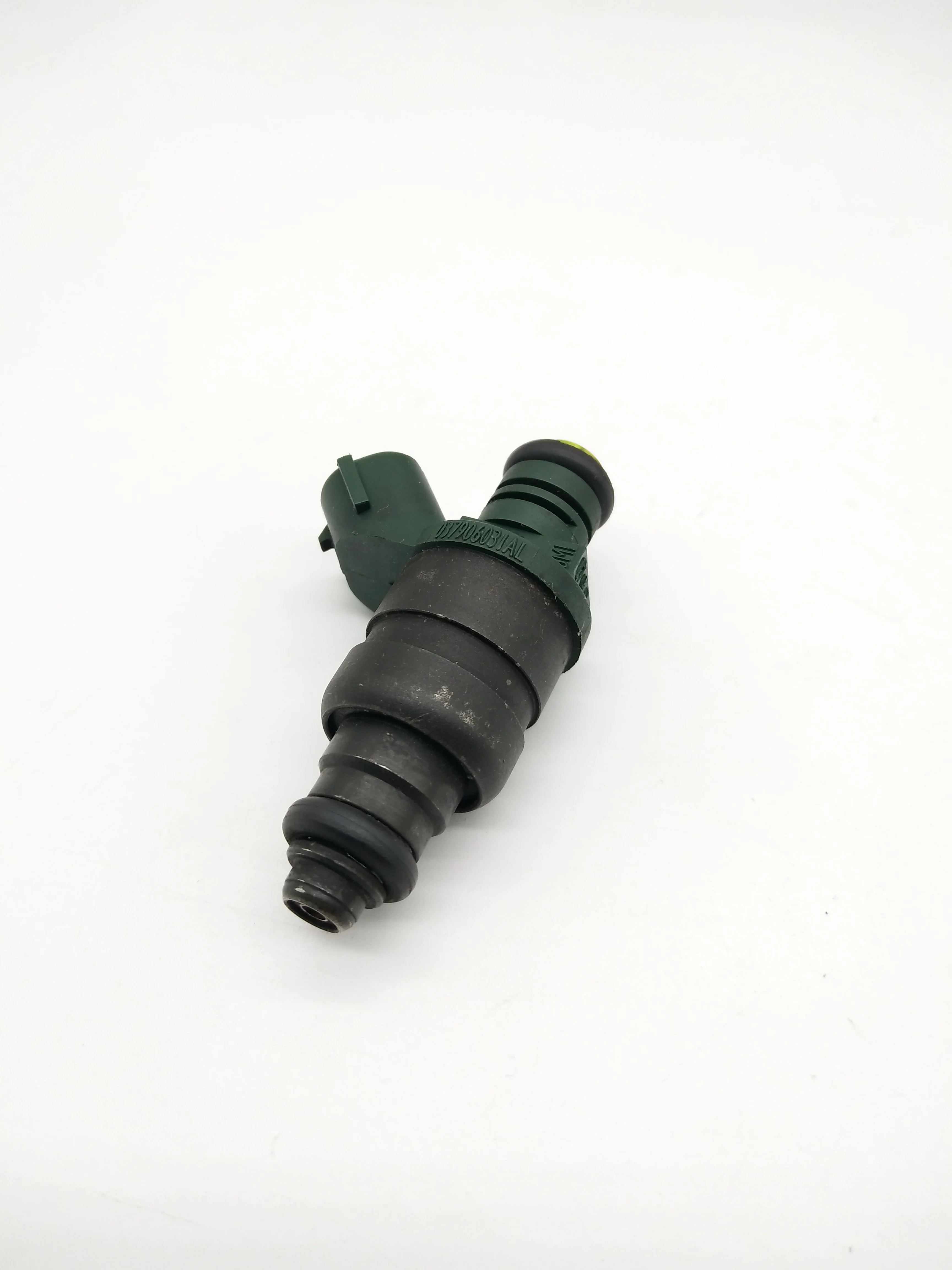 

1 or 4pcs 037906031AL 037 906 031 AL high quality PETROL ENGINE GREEN FUEL INJECTOR for VW- GOLF BORA Jetta BEETLE AUDI- A3