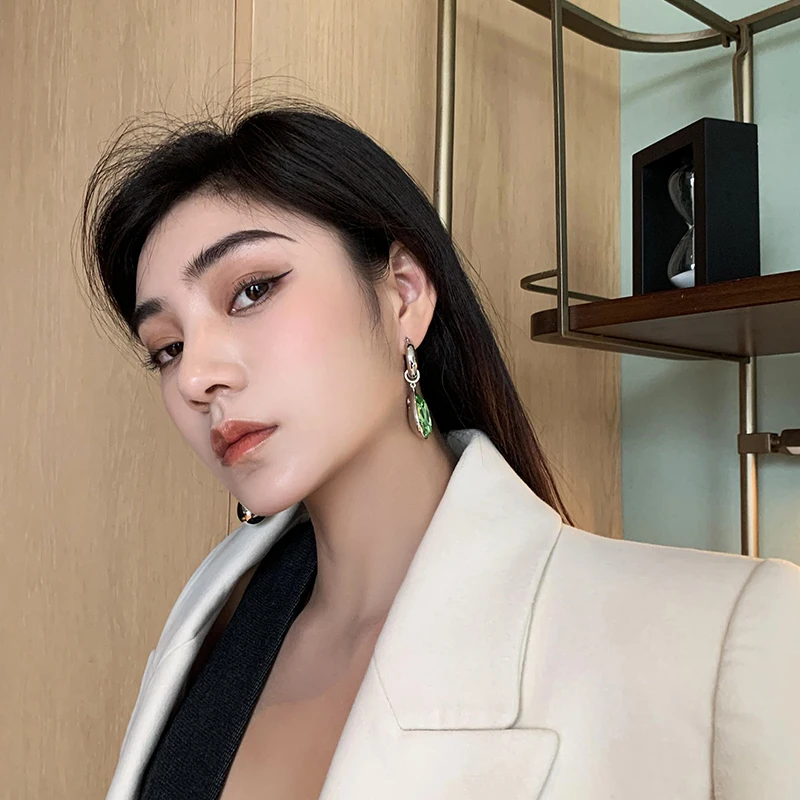 

Light luxury retro cut emeralds clear earrings 2020 new temperament simple earrings female
