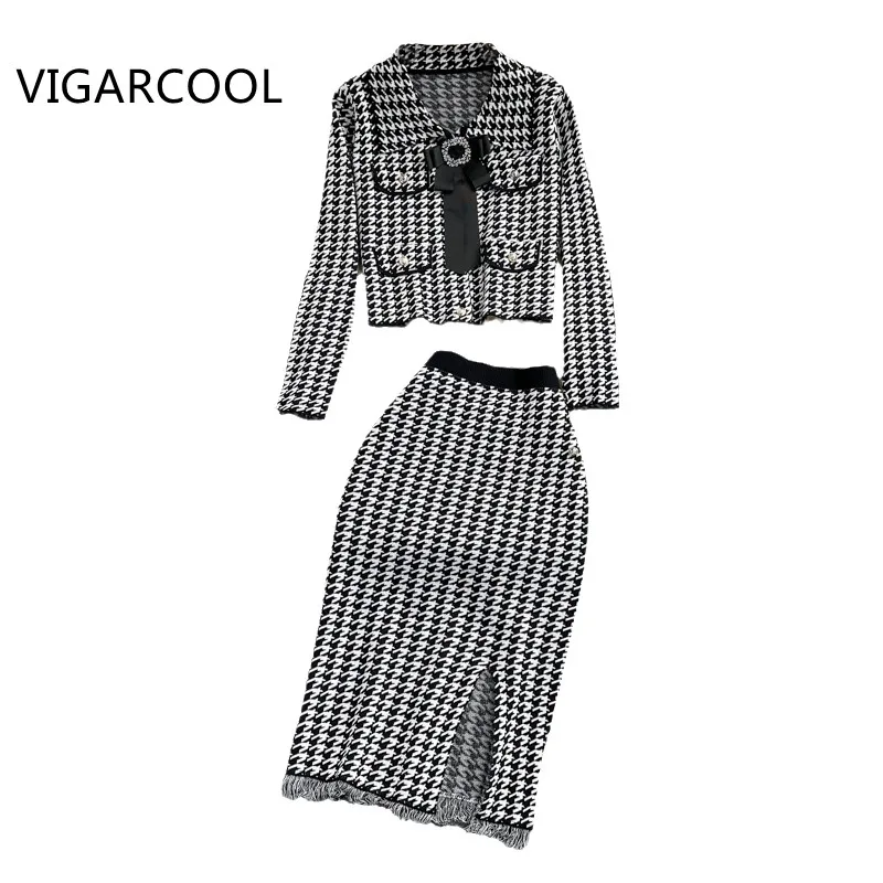 

Женский трикотажный костюм в стиле «гусиная лапка»