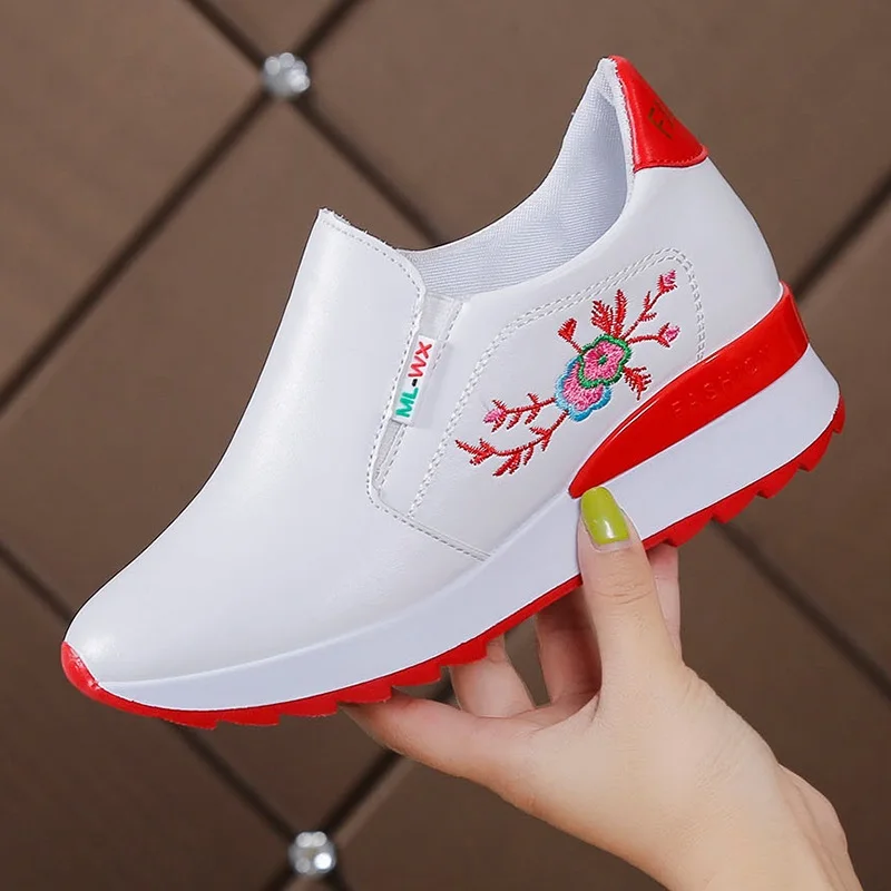 Autumn Style Red Повседневные лоферы на высоком каблуке; дышащая обувь из вулканизированной кожи; женские кроссовки из искусственной кожи с круглым носком; обувь на платформе с вышивкой; tenis feminino - Цвет: Autumn Style Red