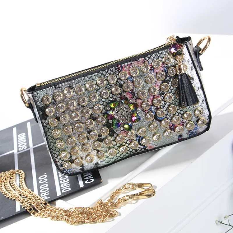 Стильная женская сумка через плечо маленькая розовая стразы цепи украшенные