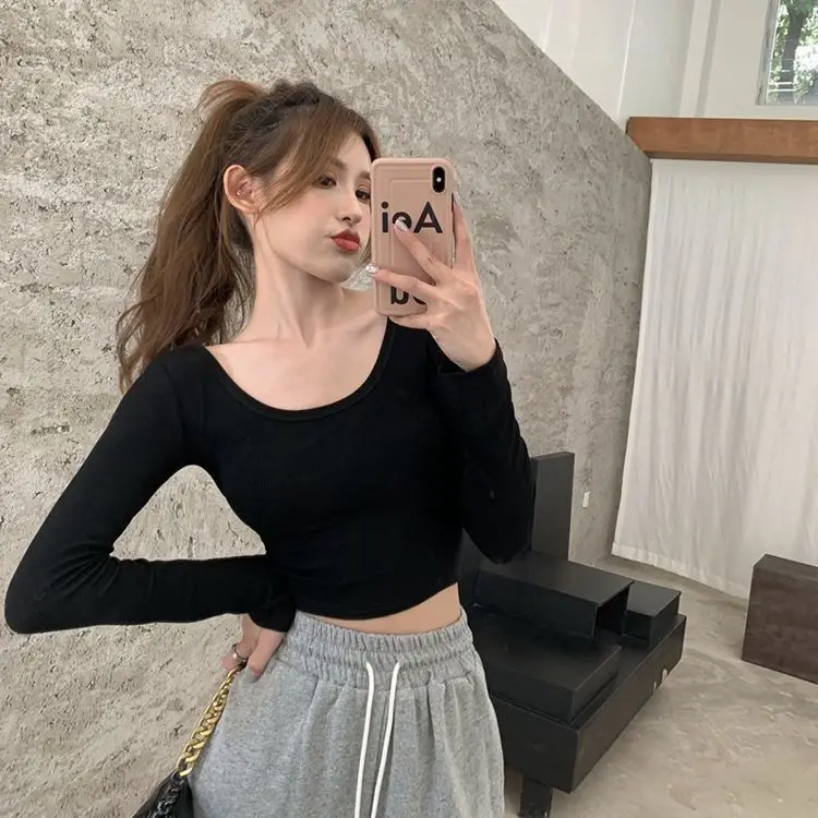

Women's T-shirt in spring and summer