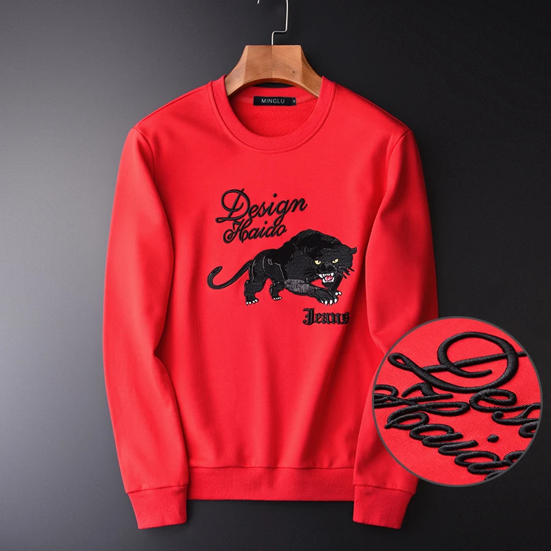 

Мужской свитшот с круглым вырезом и вышивкой