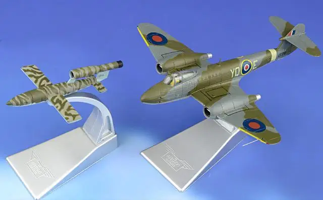 Корги Глостер Метеор F.1 EE216 YQ-E T.D Дикси Дин RAF NO.616 эскадрильи и FIESELER F-103 V-1 1/72 литья