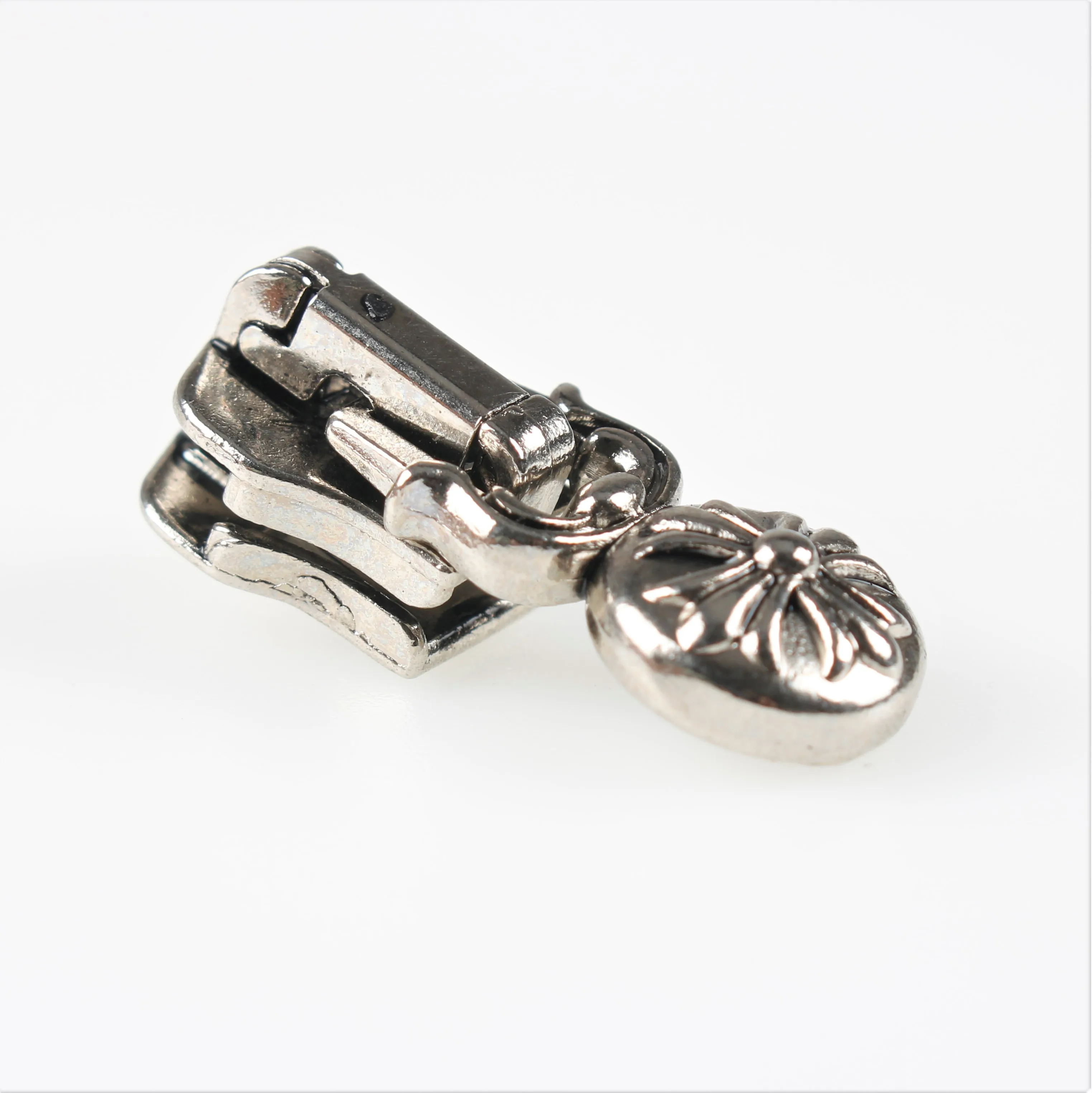 

Metal Carving Cross Flower No. 8 Zipper Puller DIY Retro Clothing Shoes Bag Leather Decoration Accessories