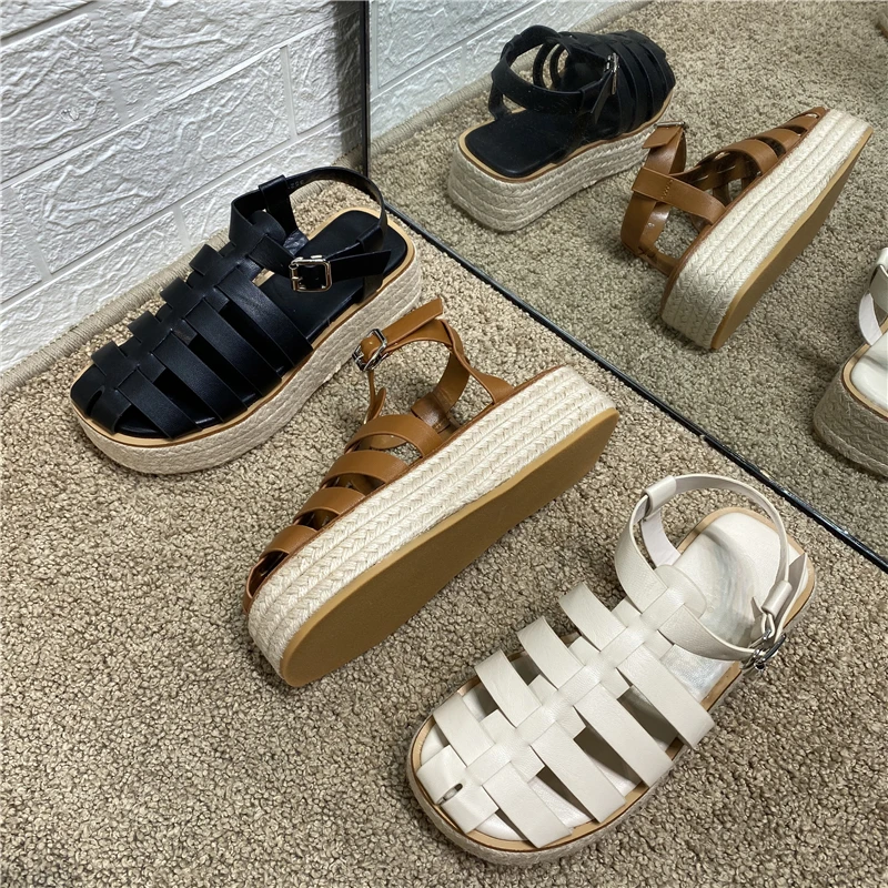 Женские босоножки на платформе DEAT черные из искусственной кожи с круглым носком