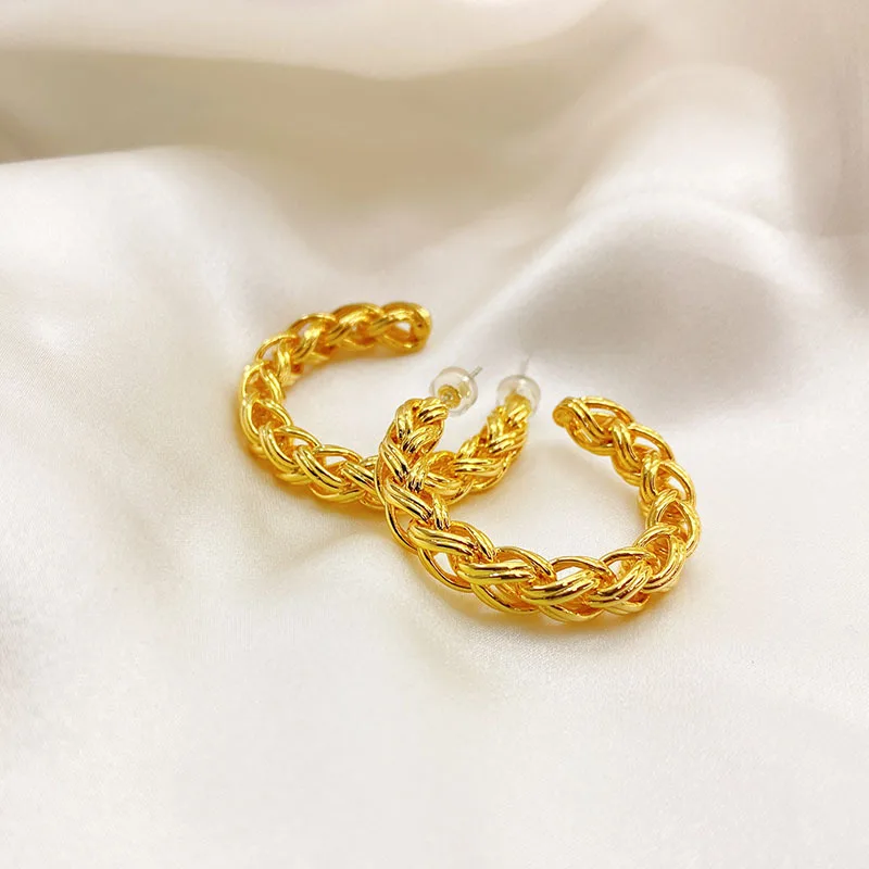 

The new European and American gold fashion earrings women's geometric retro earrings woven hollow earrings