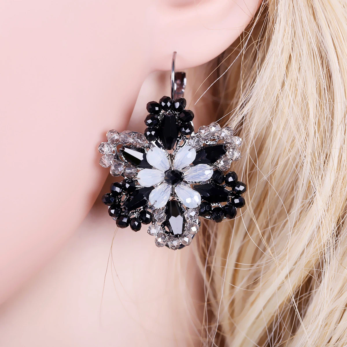 Женские серьги гвоздики с бусинами черного цвета|Серьги-гвоздики| |