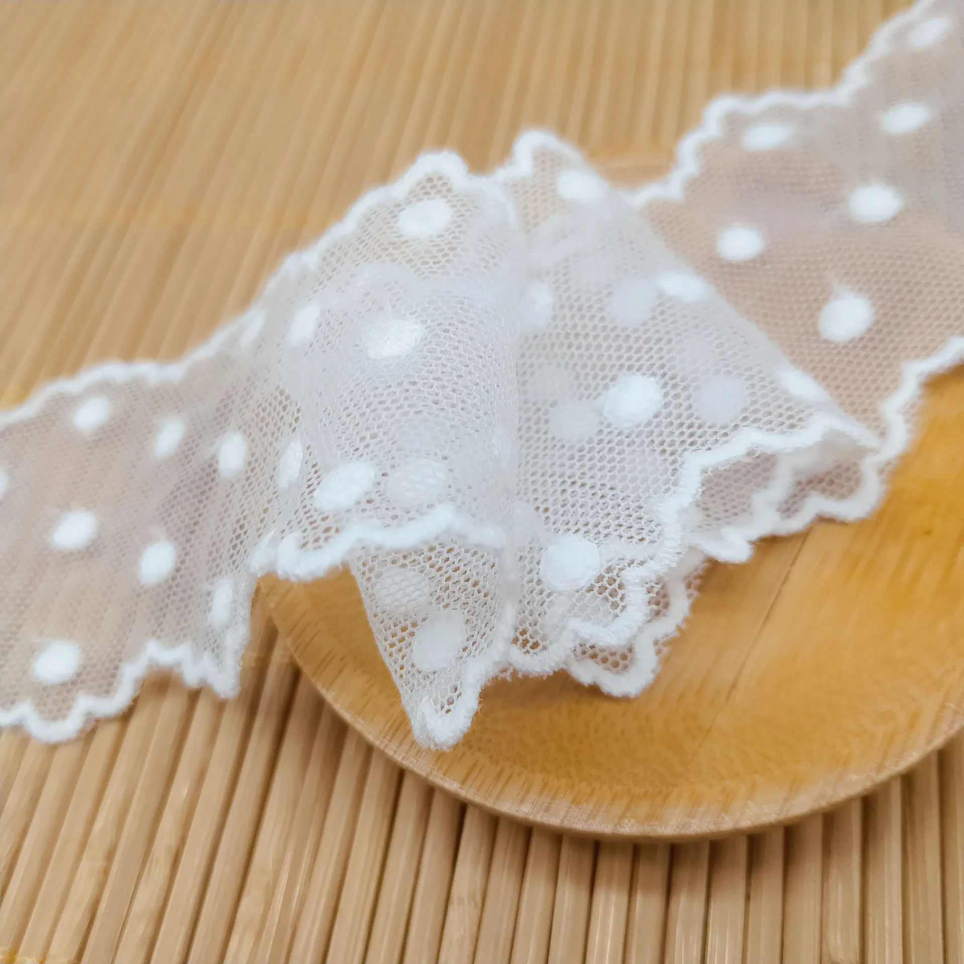 Мягкая сетчатая пряжа белая молочная точка волнистый узор вышивка свадебное