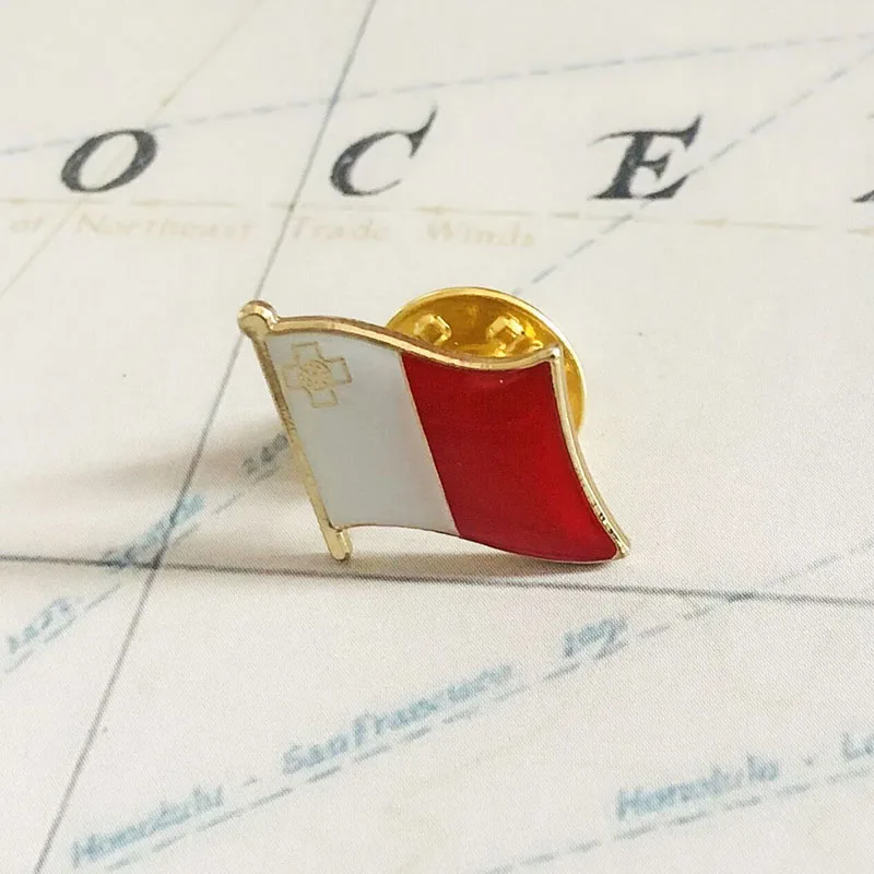 Фото Мальта Национальный флаг вышивка нашивки значки Shield и квадратная форма Pin один набор на тканевой браслет украшение для рюкзака №3