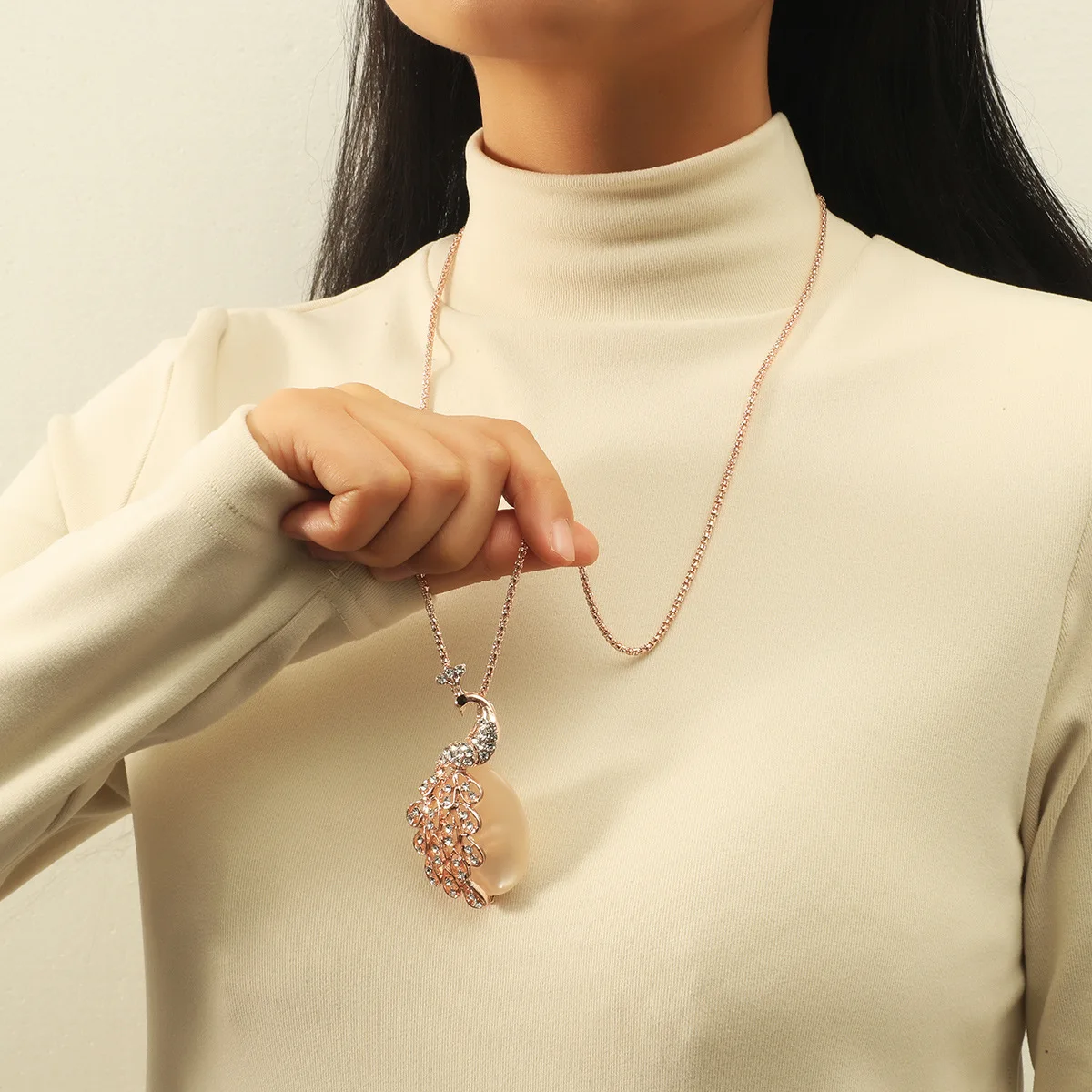 

Fashion Inlaid Rhinestone swan Pendant Long Necklaces for Women Female Europe Luxury Sweater Chain Necklace Jewelry Accessories