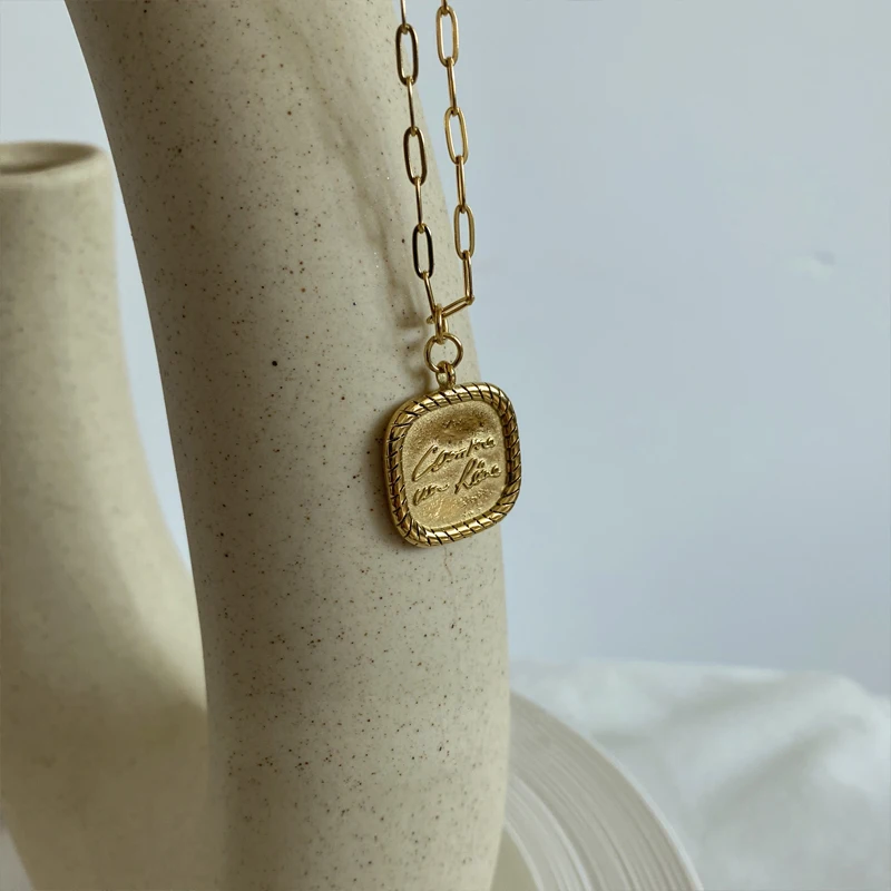 

Шикарный тенденция нержавеющая сталь форме плетённого кольца для женщин девиз текстура кулон покрытый розовым золотом 18k Золотая цепочка н...