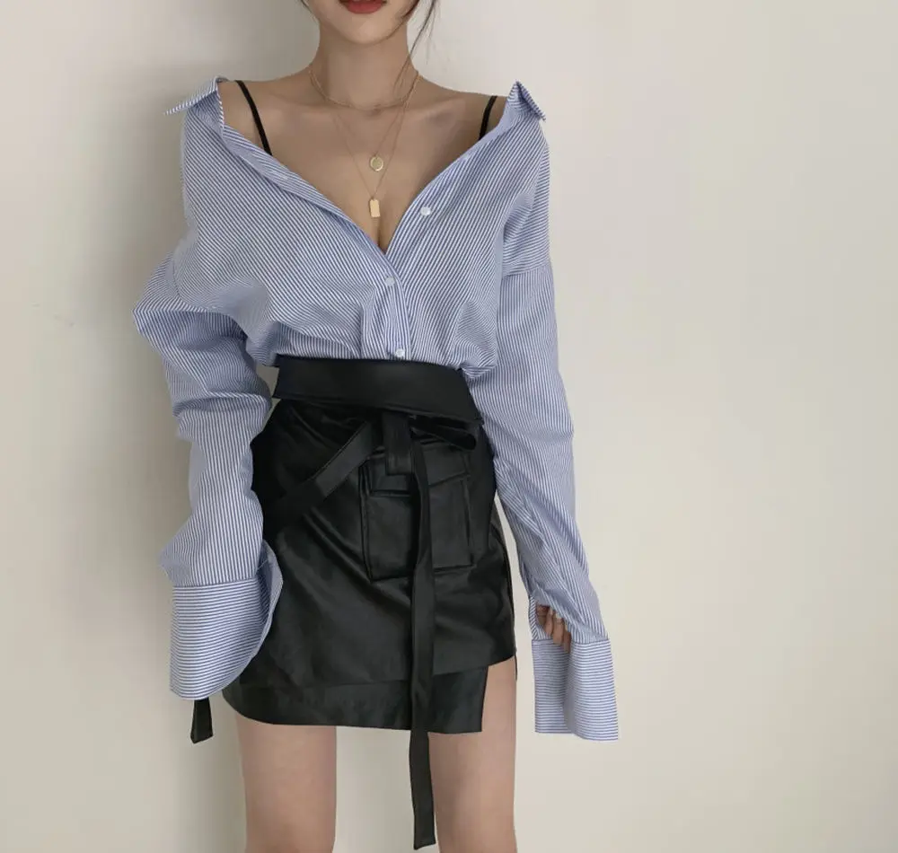 Женская рубашка в полоску свободная пикантная с длинным рукавом и V образным