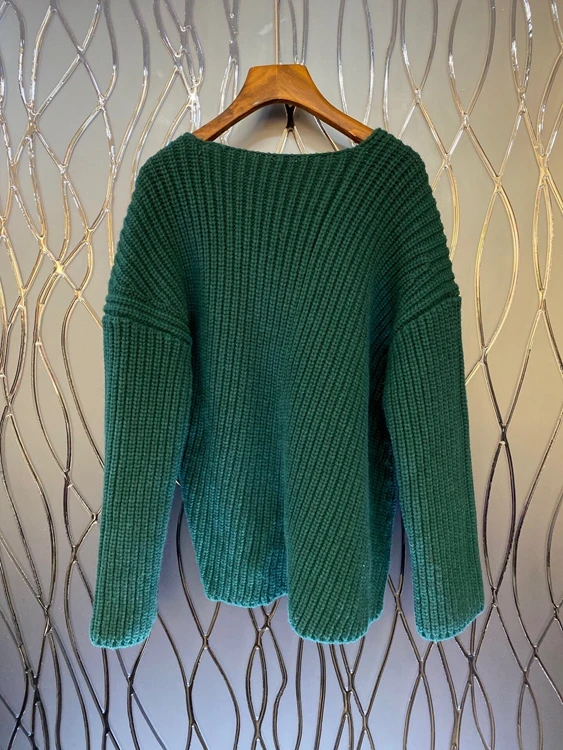 

Autumn / winter 2020 new women's V-neck thick thread knitting solid color long sleeve loose sweater 1024