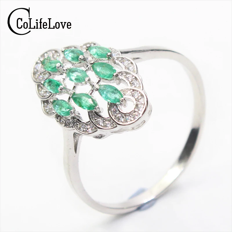Роскошное женское кольцо из серебра с изумрудом классическое серебряное