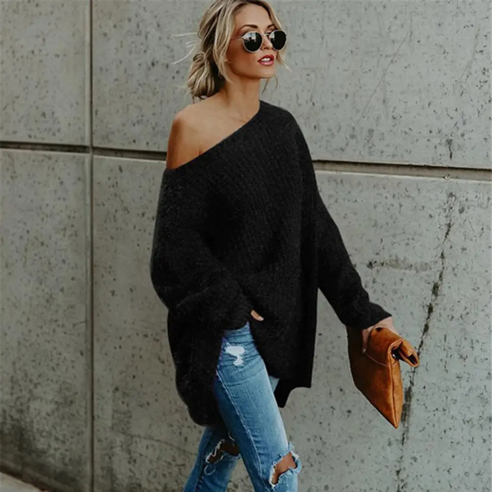 Женский свитер с косым воротником и открытыми плечами осенне-зимний вязаный