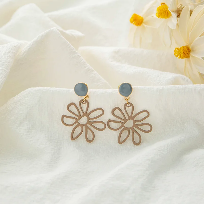

Korean Fashion Earrings 2021 Trend Flower Drop Earrings for Women Gold Dangle Earrings Without Ear Hole Gift Jewelry Earring