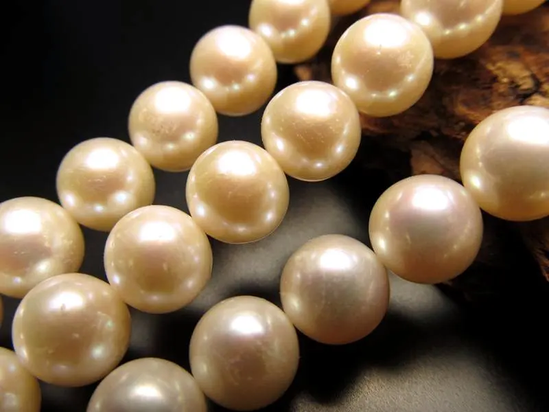 

AAA fresh water pearl 6mm/8mm 1 strands/set about 38cmBeautiful fresh water pearls