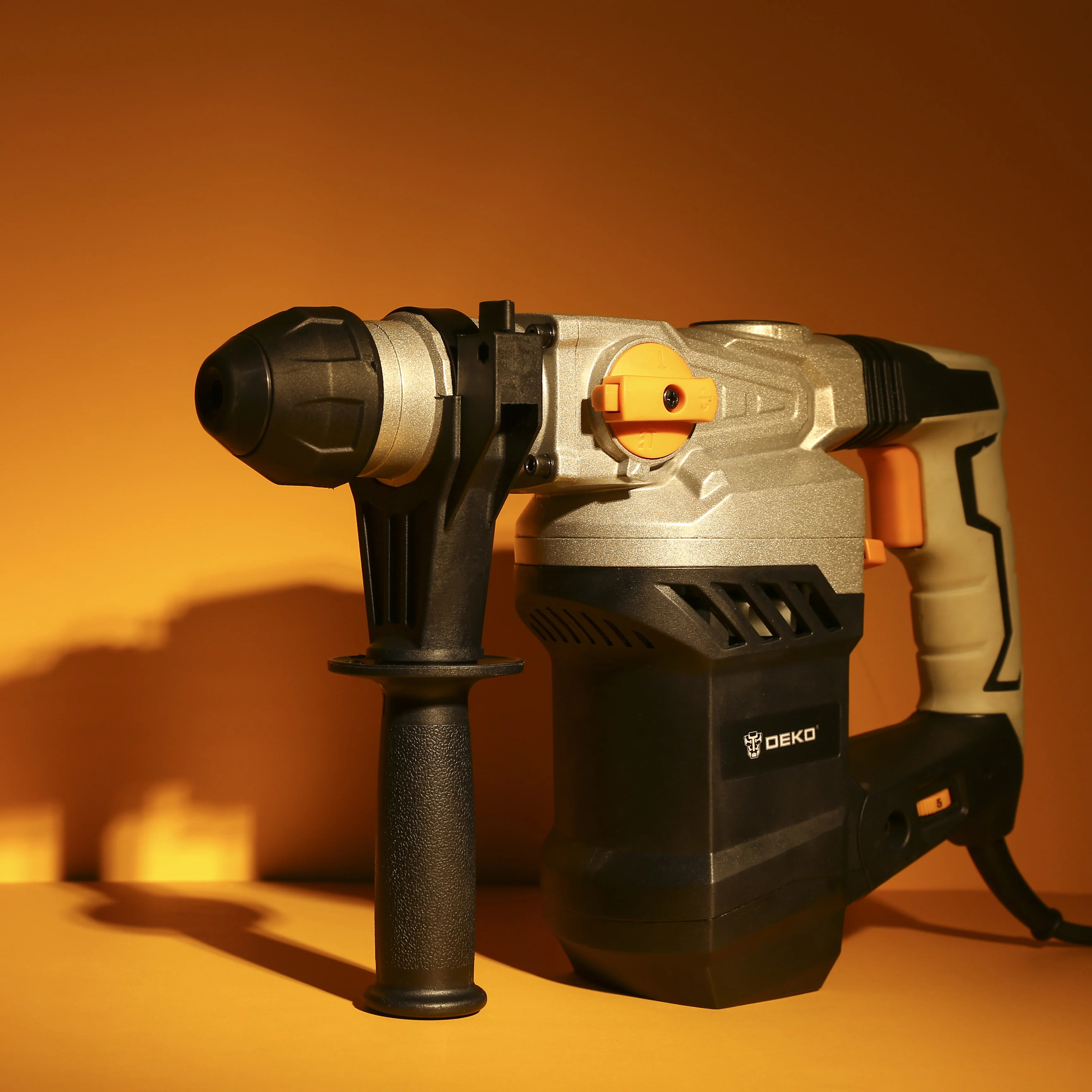 Перфоратор деко. Перфоратор деко dkh850w. Перфоратор deko dkh850w в кейсе с набором из 5 буров sds+. Перфоратор deko dkh1100w патрон для штробления. Перфоратор deko dkh1600w.