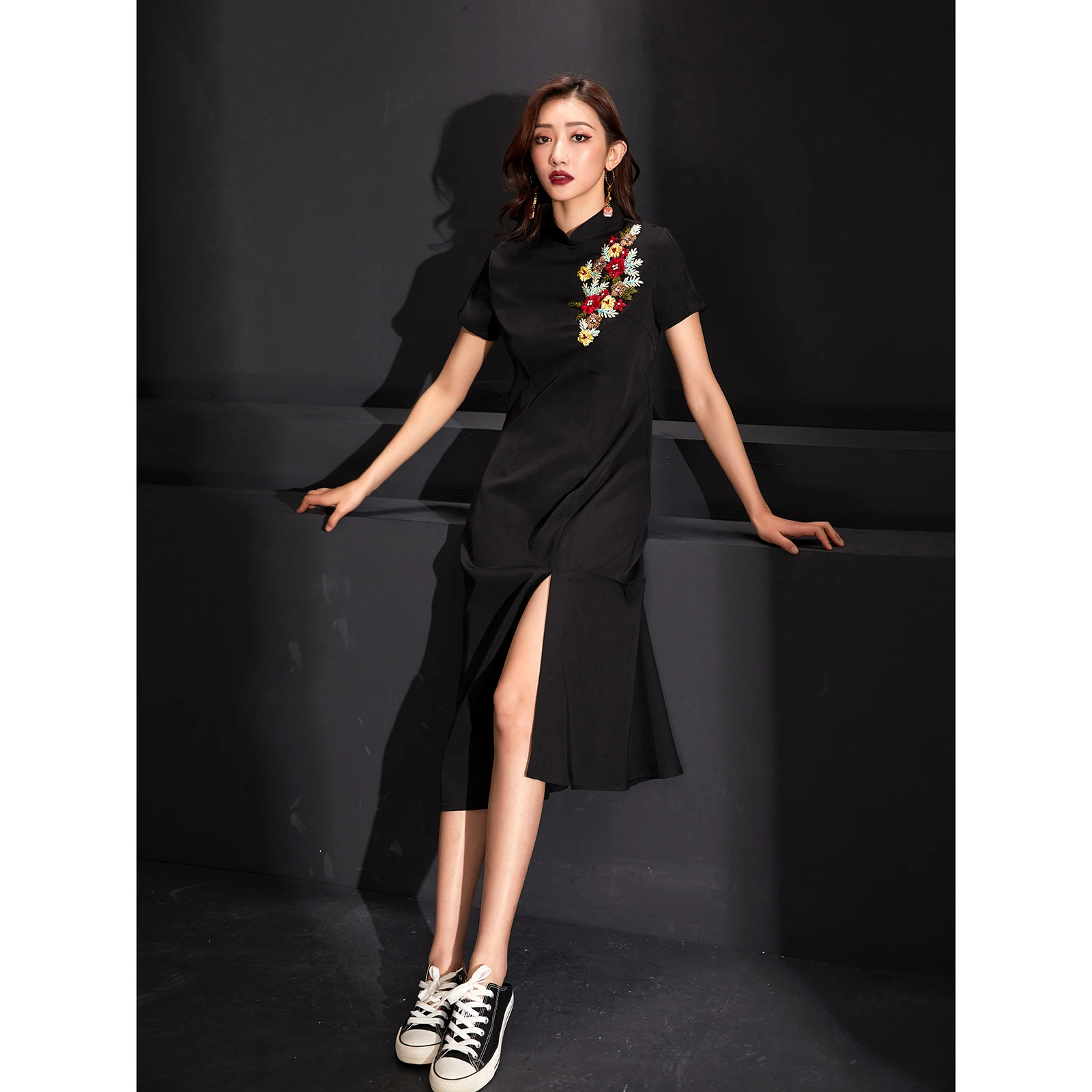 

Fu lang / 2020. Original style shop girl improved cheongsam diablo daily embroidered cultivate morality dress by hand