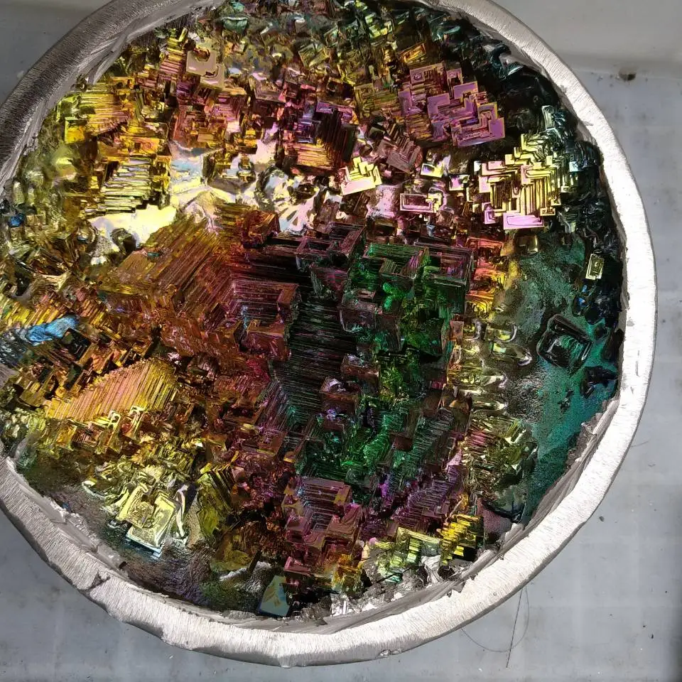 

Минеральный образец, кристалл висмута, радужные минералы, скалы