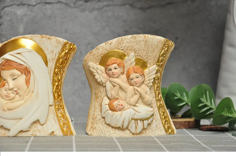 С изображением римской свяыни семья троих детей Дева Мария Рождество группа