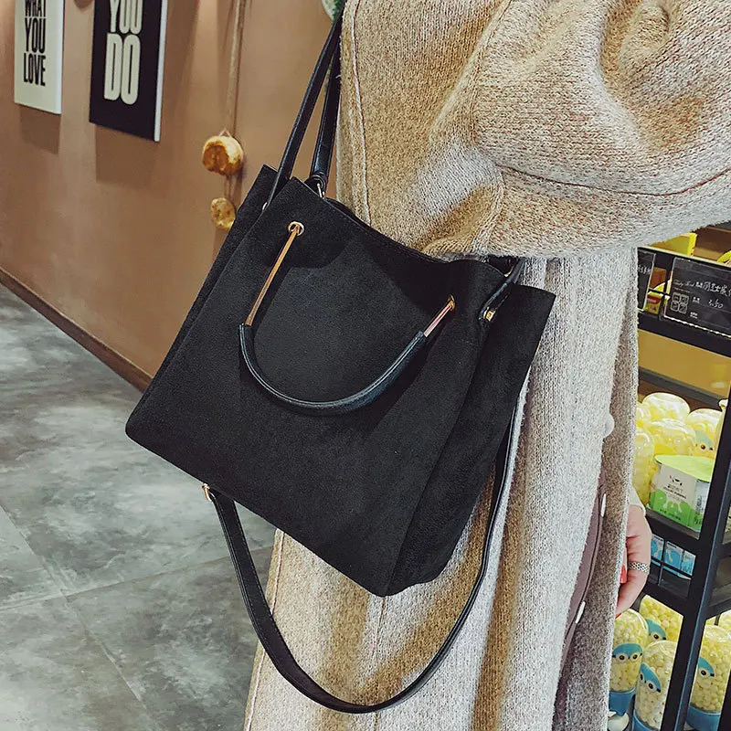 Винтажная матовая женская наплечная сумка трендовая однотонная дизайнерская