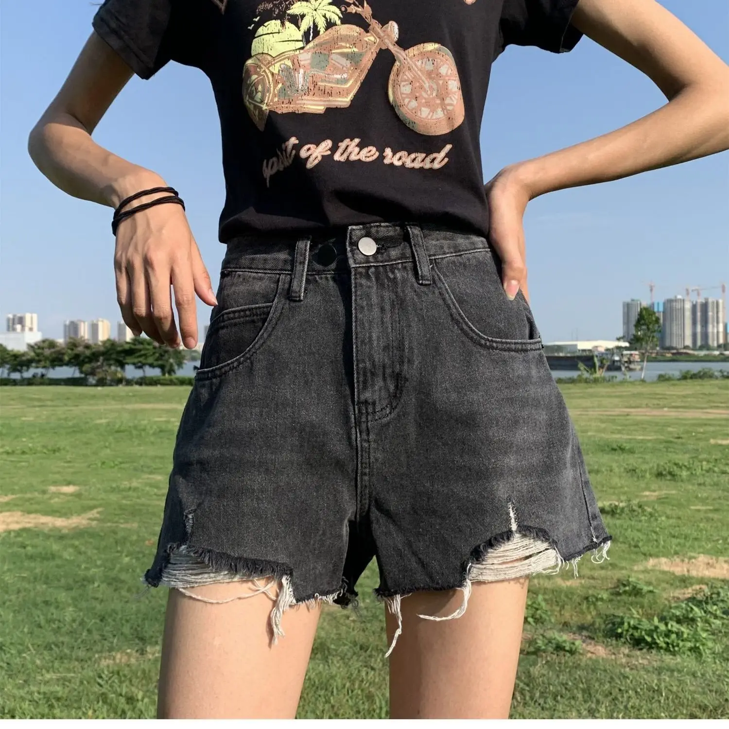 

Women 2021 Summer Fashion High-waisted Denim Shorts Female New Loose Wide-legged Hot Shorts Ladies Thin Ripped Shorts Y52