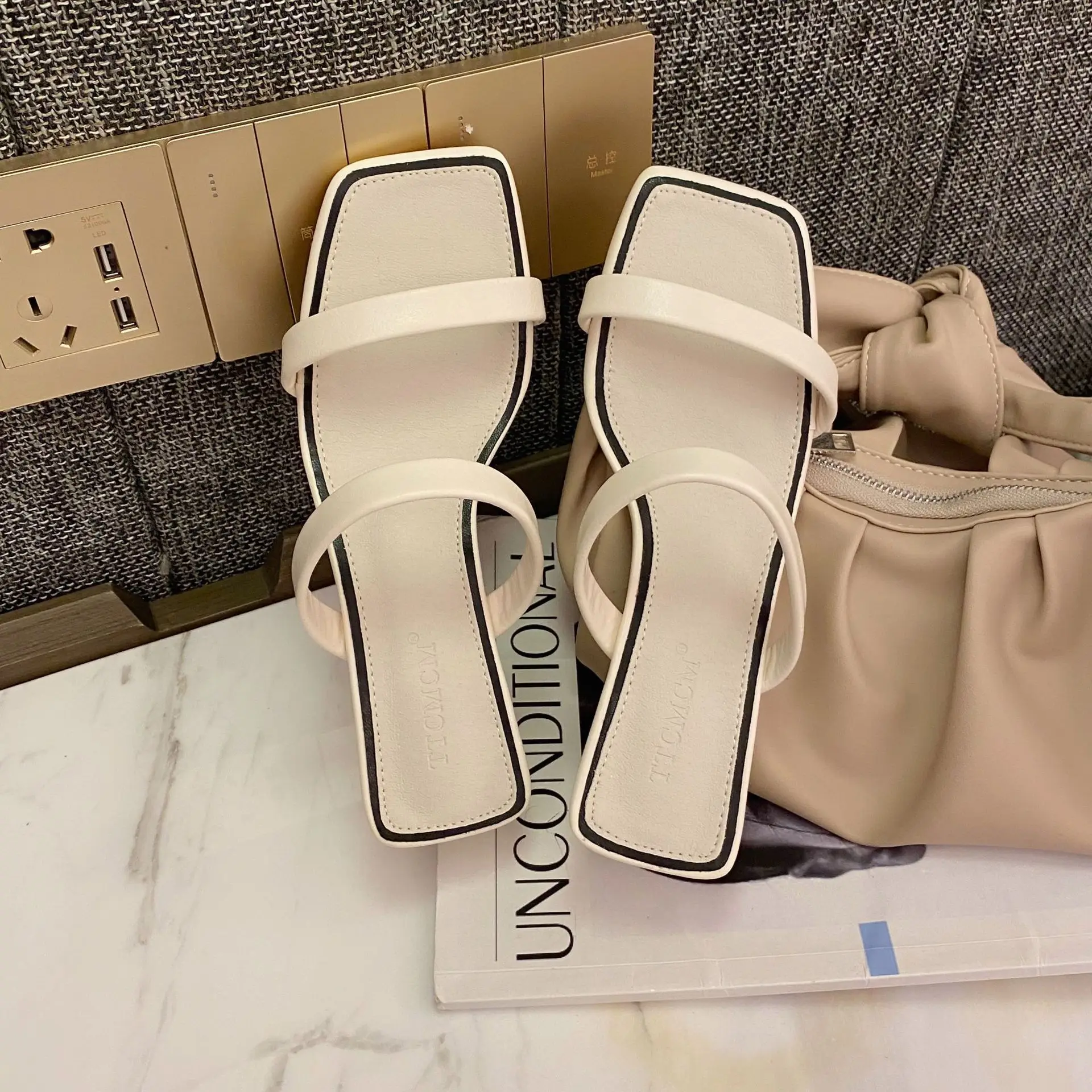 

Shoes Women Ladies' Slippers Med Luxury Slides Square heel Pantofle Soft Designer Block 2021 Rubber Rome Fashion Fabric Fretwor