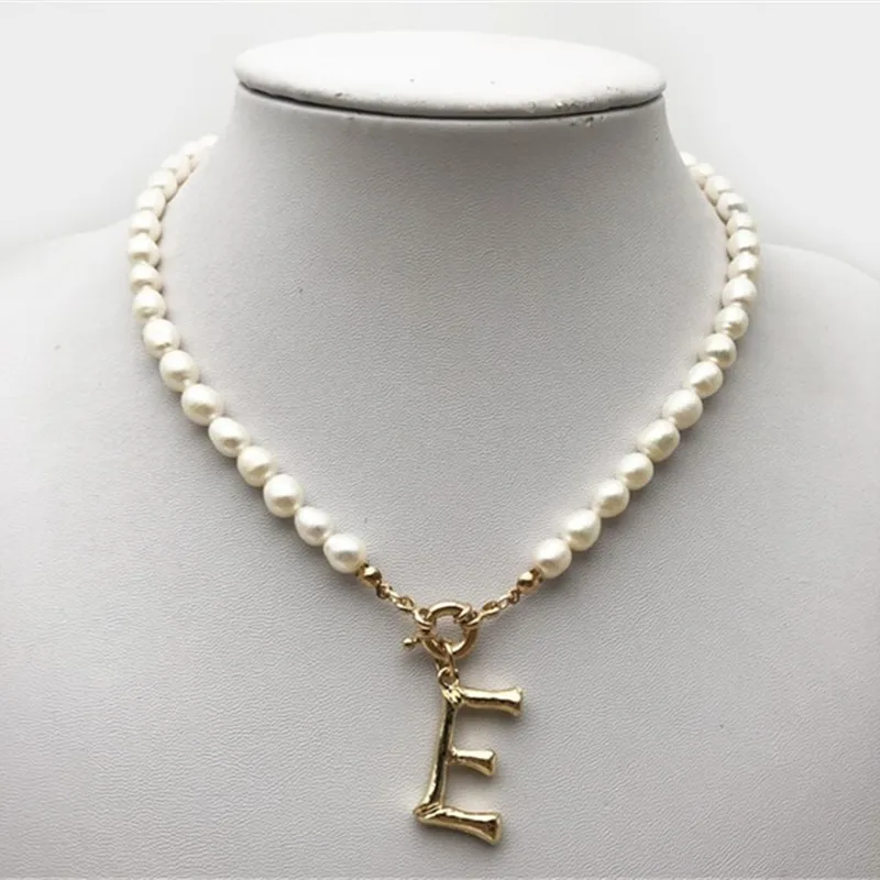 

Stainless Steel Letter Pendant Necklaces Simulated Pearl Clavicle Chain Buckle English Alphabet Choker Women Jewelry Accessory