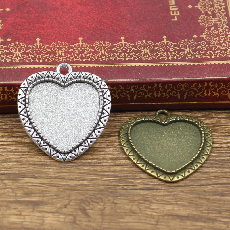 

4pcs Fit 25mm Heart Glass Cabochon Base Setting Hot Antique Bronze Silver Color Color Pendant Tray For Jewelry DIY Making