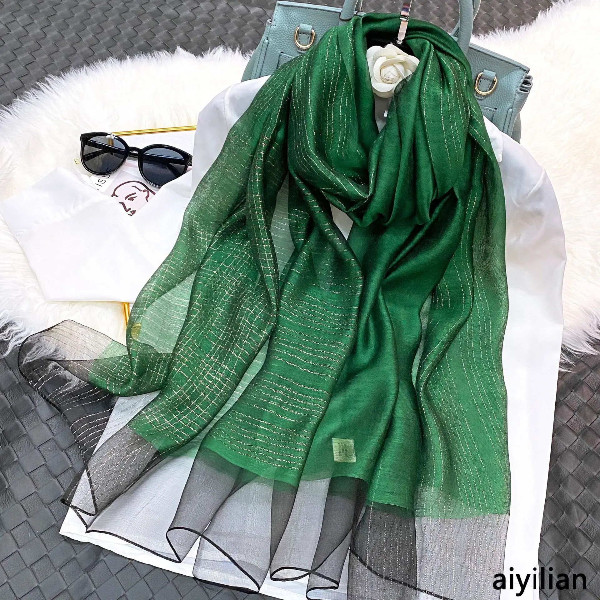 Женский шёлковый шарф из мягкой пашмины с золотой линией