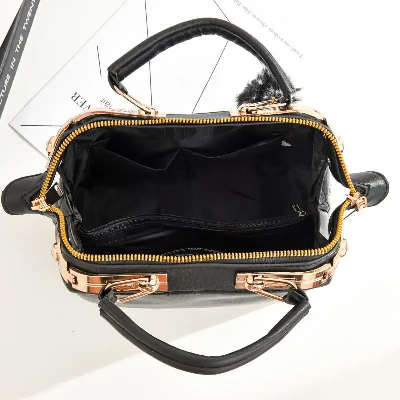 Корейская версия новой диагональной сумки через плечо с заклепками модная