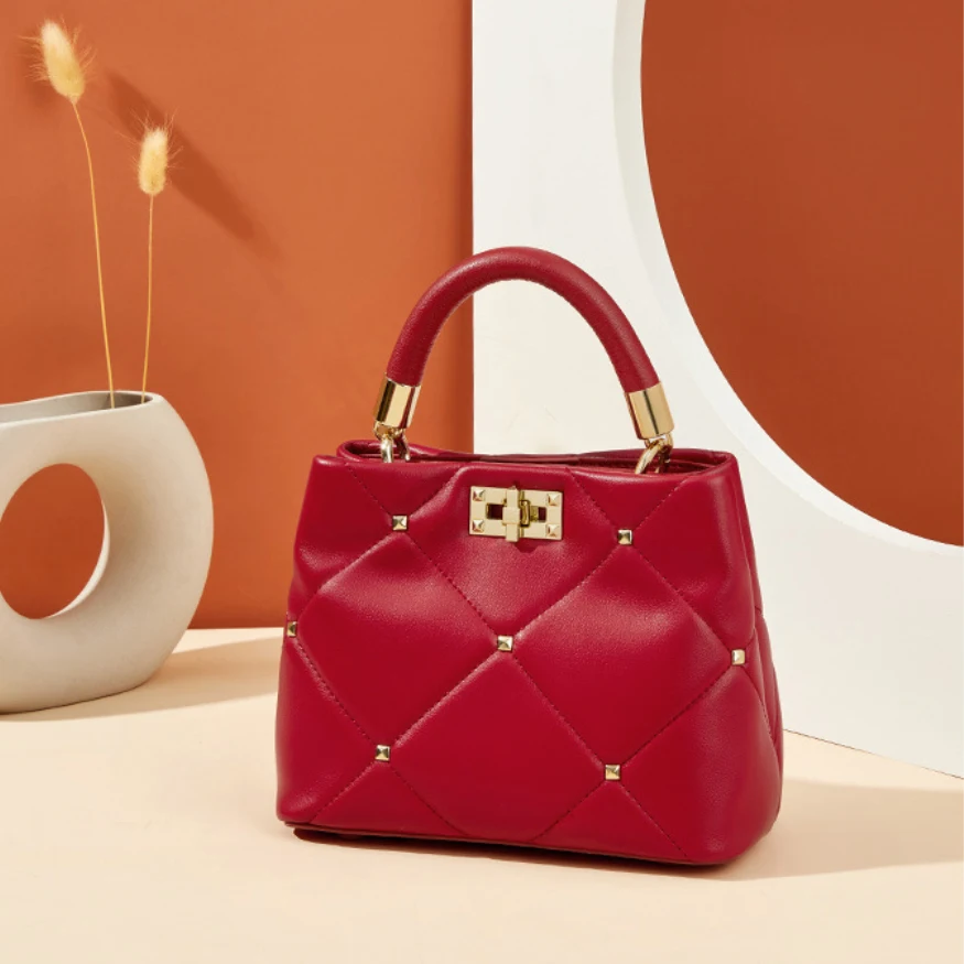 

2021 new luxury big brand female bag bucket bag big rivet diamond shoulder messenger small square bag sheepskin chain bag