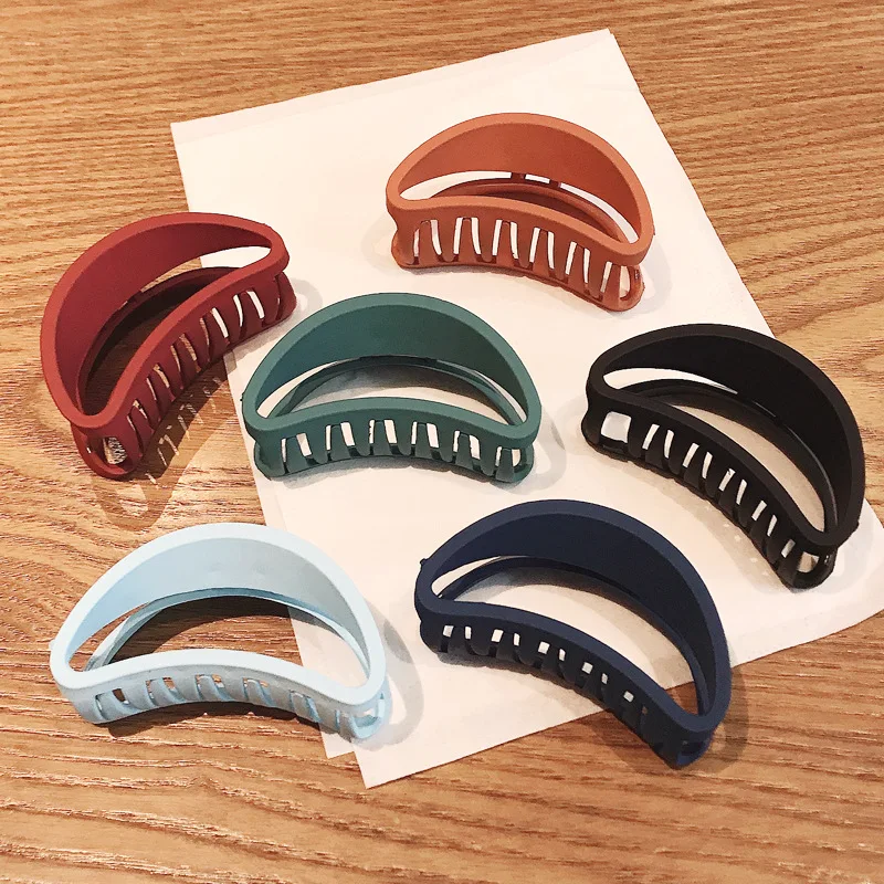 

1 Piece Medium Size 6.5CM Plastic Hair Claws For Adult Women Fashion Solid Color Hair Crab Clip Clamp Hair Accessories Headdress