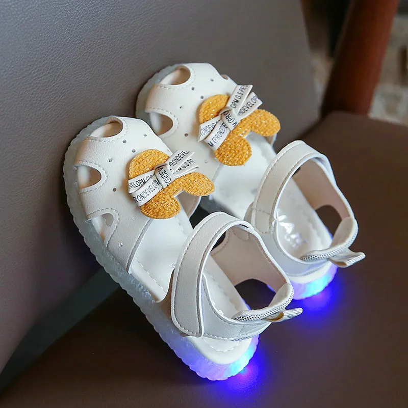 

Girls Sandals Summer New Velcro Wrap Soft Soles Baby Shoes Girls Go with Cartoon Flash Beach Shoes Pink Sandals