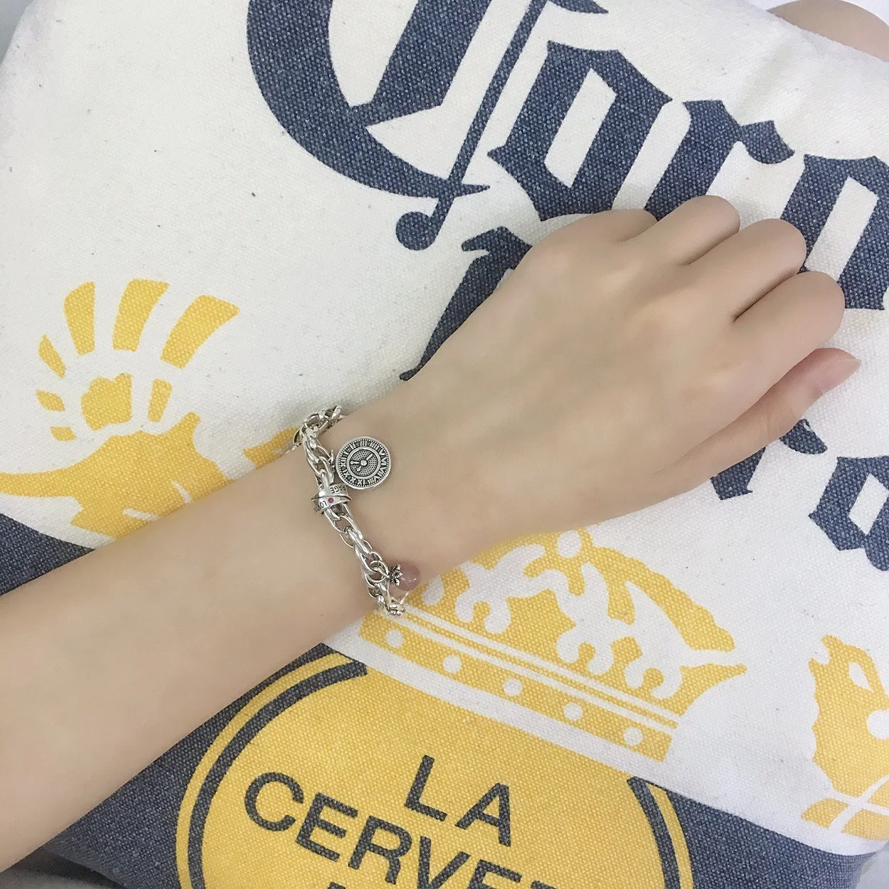 

Fashionable Peach Blossom Strawberry Crystal Bracelet Female Ins Simple Retro Thai Silver Heavy Industry Girlfriends Bracelet