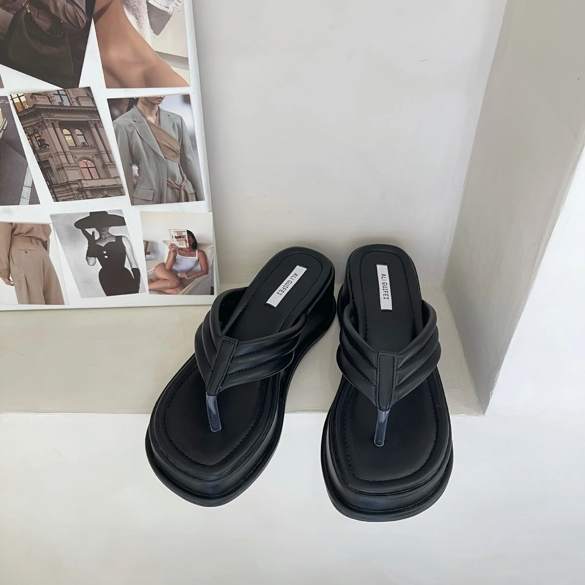 

Shoes Women Ladies' Slippers Pantofle On A Wedge Platform Rubber Flip Flops Luxury Slides Low Soft 2021 Hawaiian Designer Rome