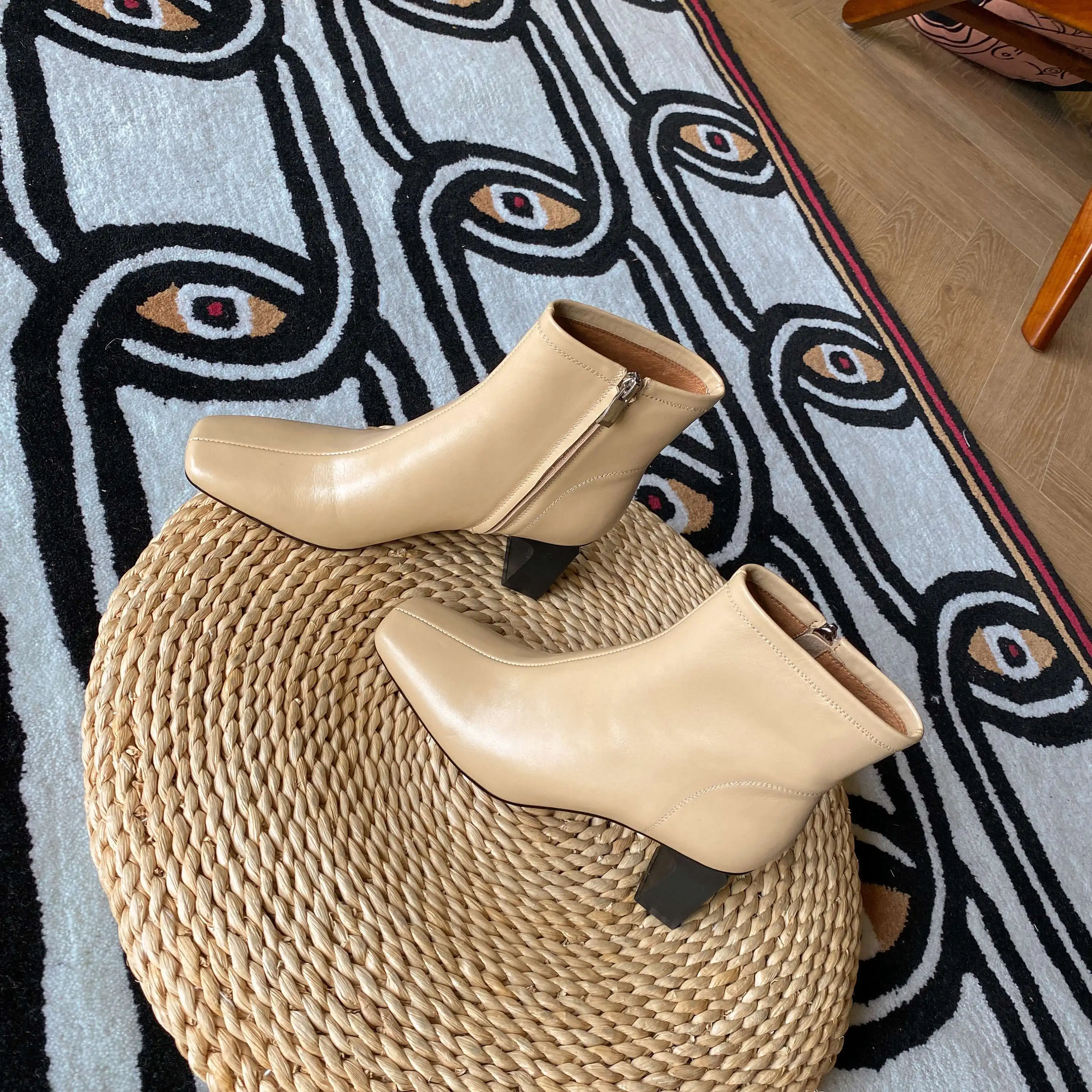 

Lanxuryee full grain leather square toe high heel Chelsea boots top quality French romantic elegant lady dating ankle boots L03